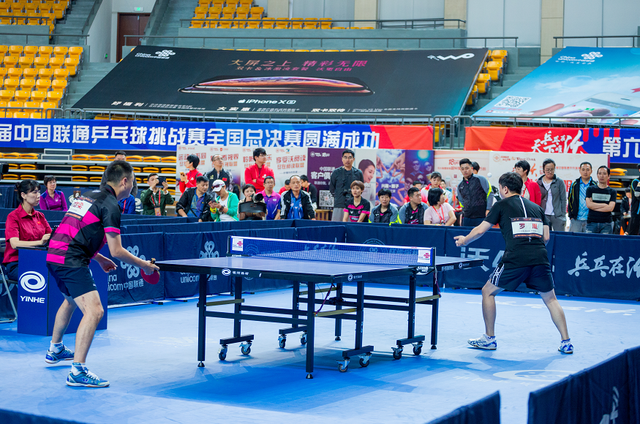 灯光之下 灯光之下