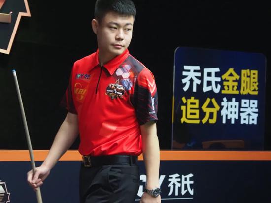 着成千上万 着成千上万