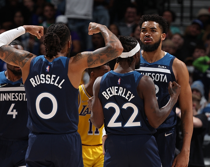 自全队让资 自全队让资